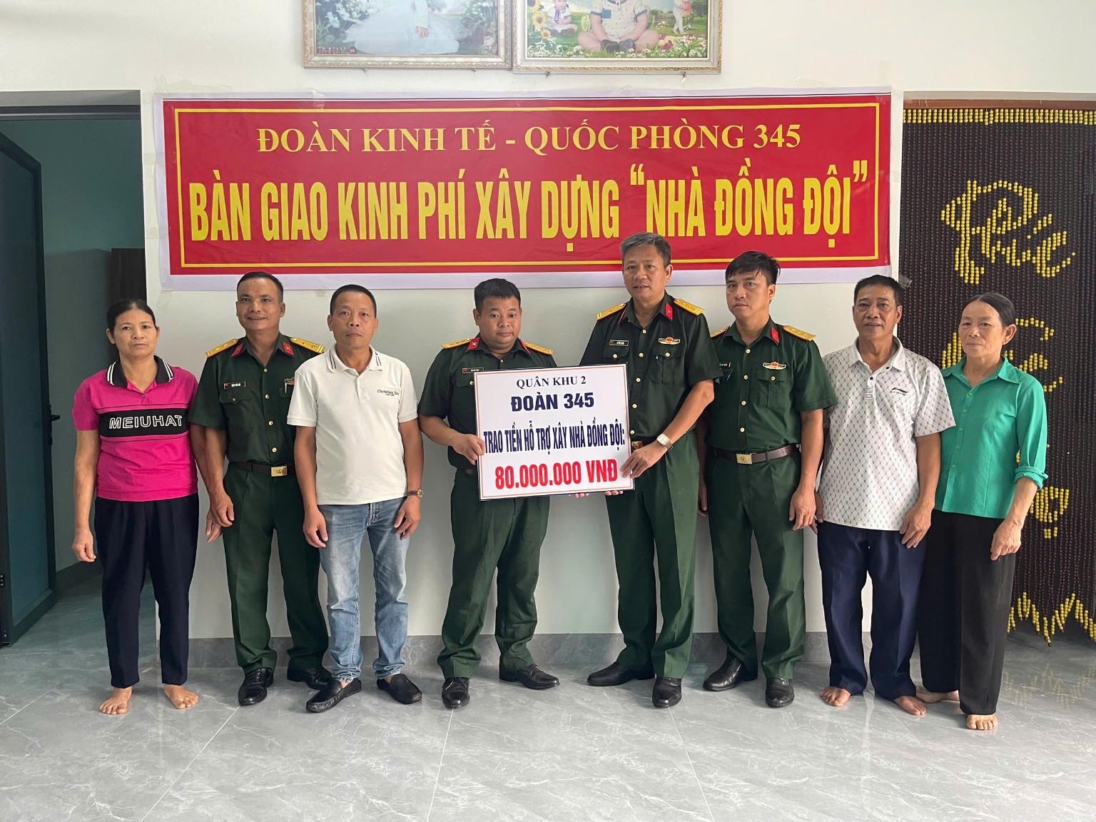 Đoàn 345 trao kinh phí hỗ trợ xây dựng Nhà đồng đội
